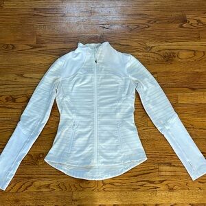 Lululemon iconic Forme Jacket in Cottony-soft Luon fabric. Size 8 good condition